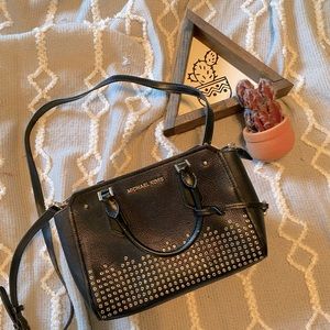 MICHAEL KORS GROMMET CROSSBODY